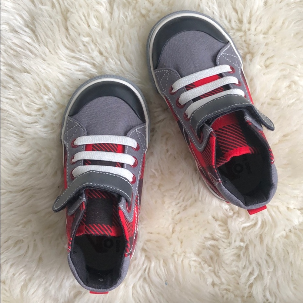 See Kai Run “Matty” toddler sneakers